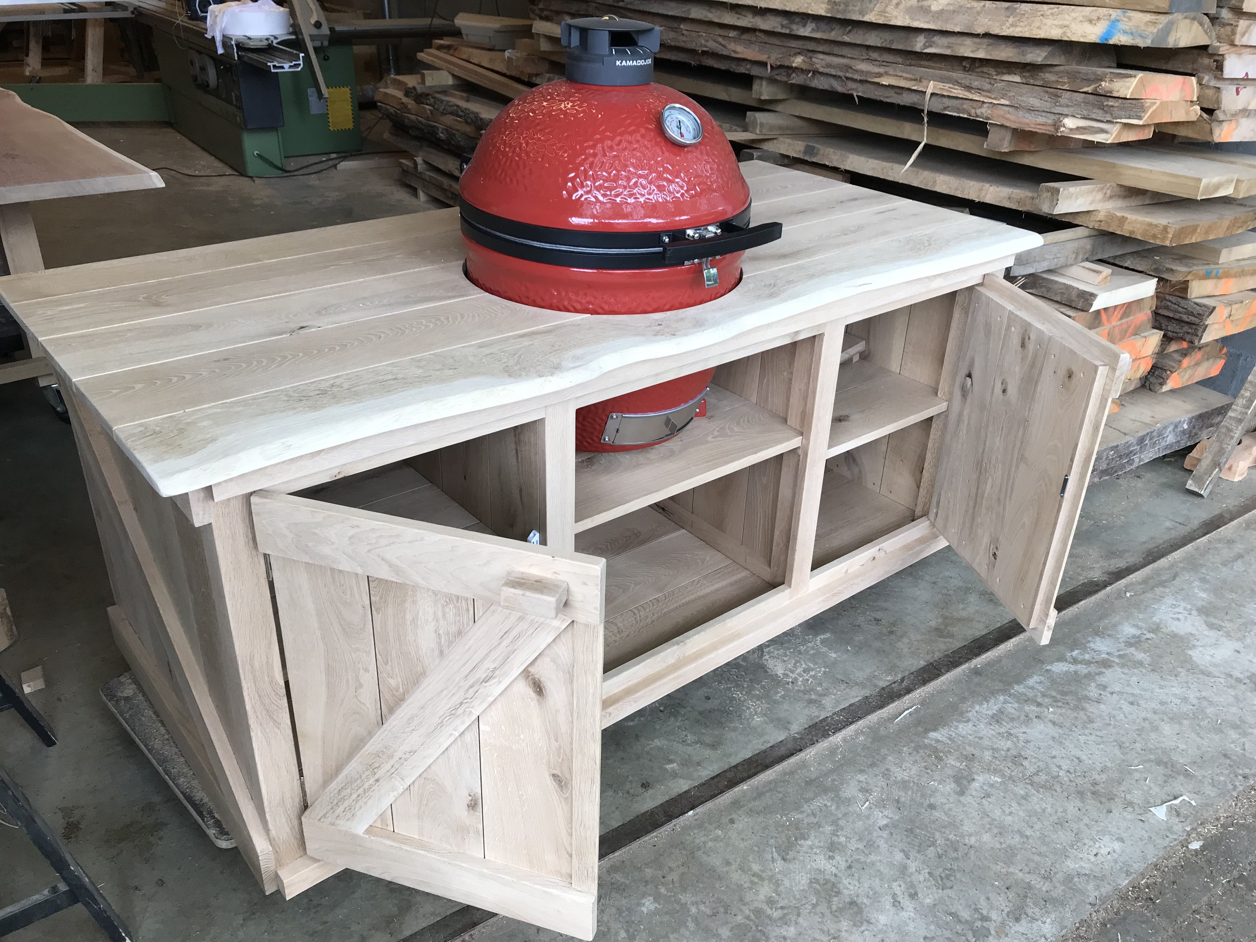 Outdoorküchen aus massivem Eichenholz